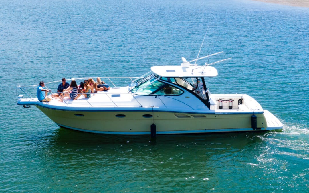 40 Tiara luxury charter yacht - Newport Beach, CA, USA