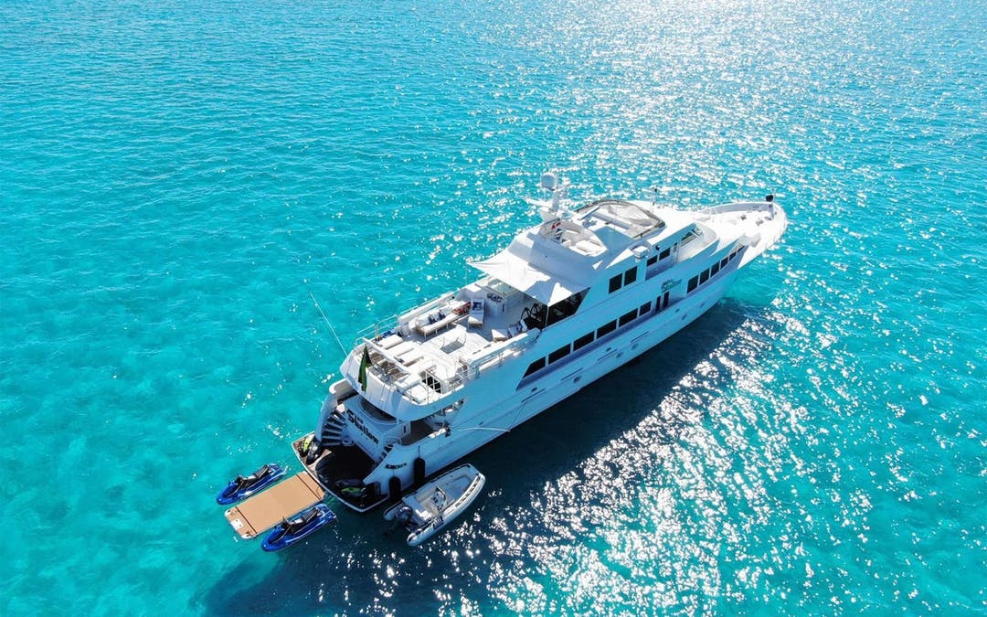 130 Hatteras luxury charter yacht - Nassau, The Bahamas