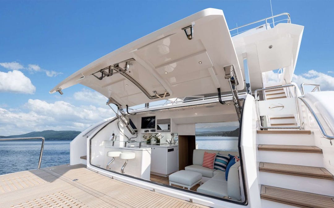 90 Horizon luxury charter yacht - Newport, RI, USA