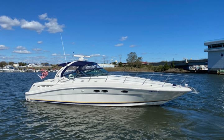 41 Sea Ray luxury charter yacht - Sag Harbor, NY, USA