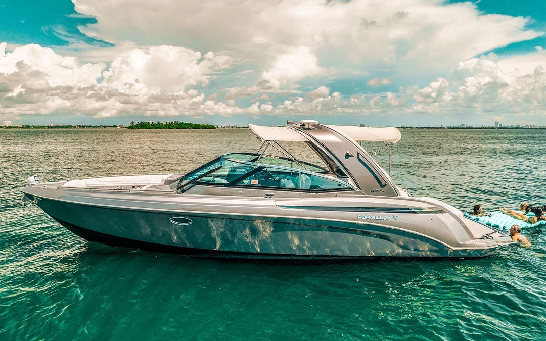 33' Formula luxury charter yacht - 5600 Collins Avenue, Miami, FL, USA - 0