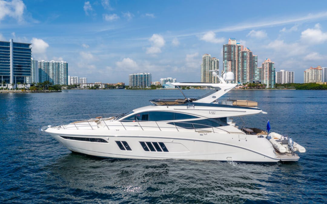 65 Sea Ray luxury charter yacht - Duffy's Sports Grill, Northeast 163rd Street, North Miami Beach, FL, USA