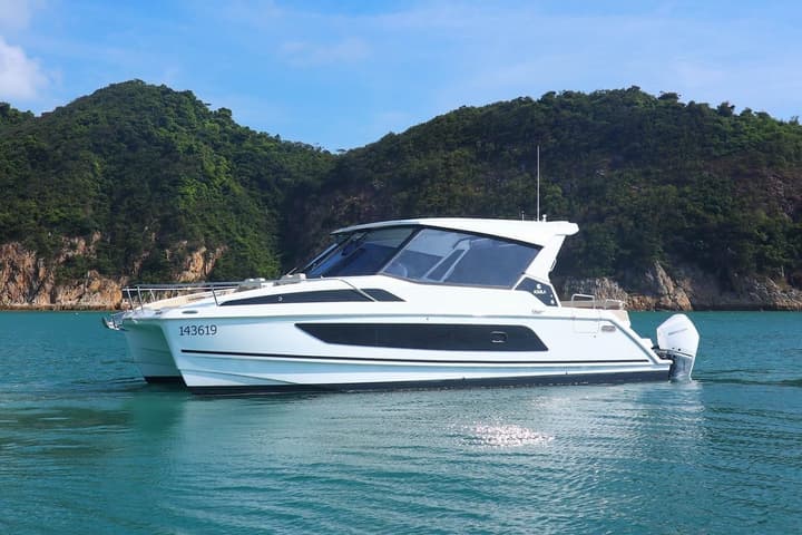 36 Aquila luxury charter yacht - Gardiner's Marina, Three Mile Harbor Hog Creek Road, East Hampton, NY, USA