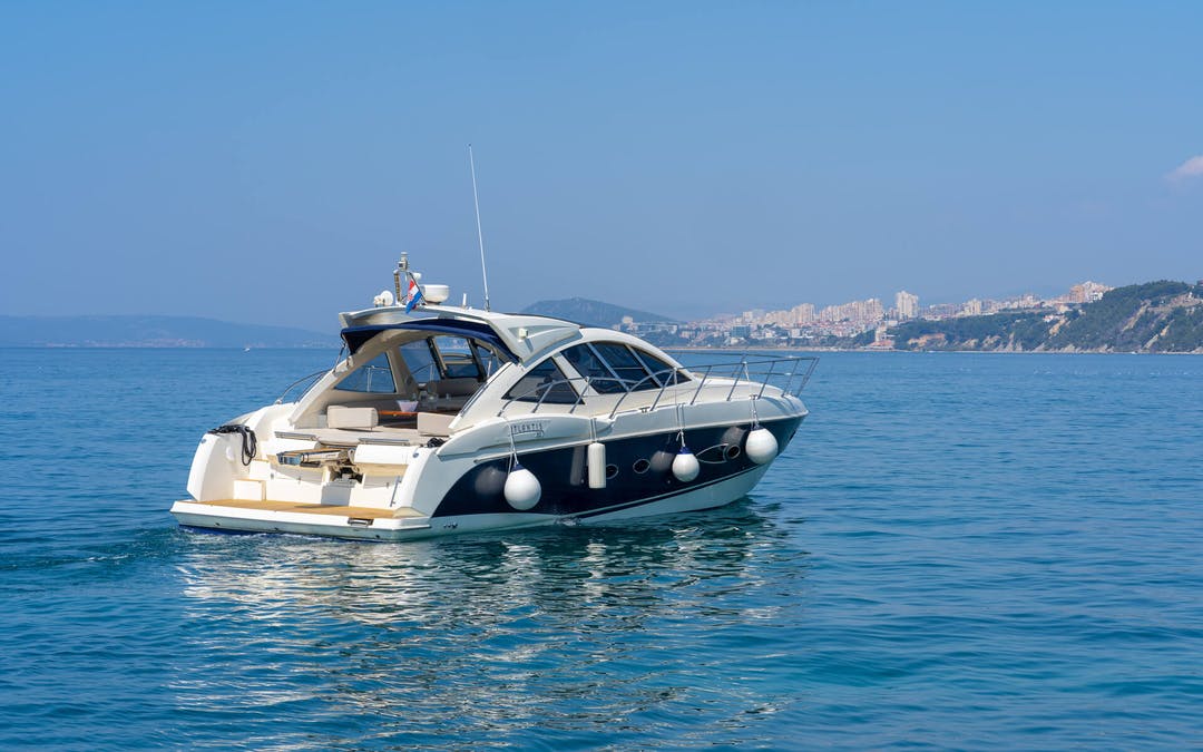 50 Azimut luxury charter yacht - Marina Lav, Grljevačka ulica 2a, Podstrana, Croatia