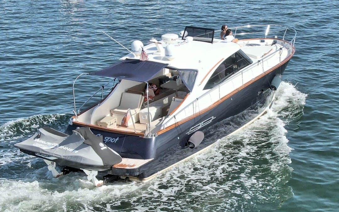 45' Austin Parker luxury charter yacht - 3040 NE 190th St, Aventura, FL 33180, USA - 2