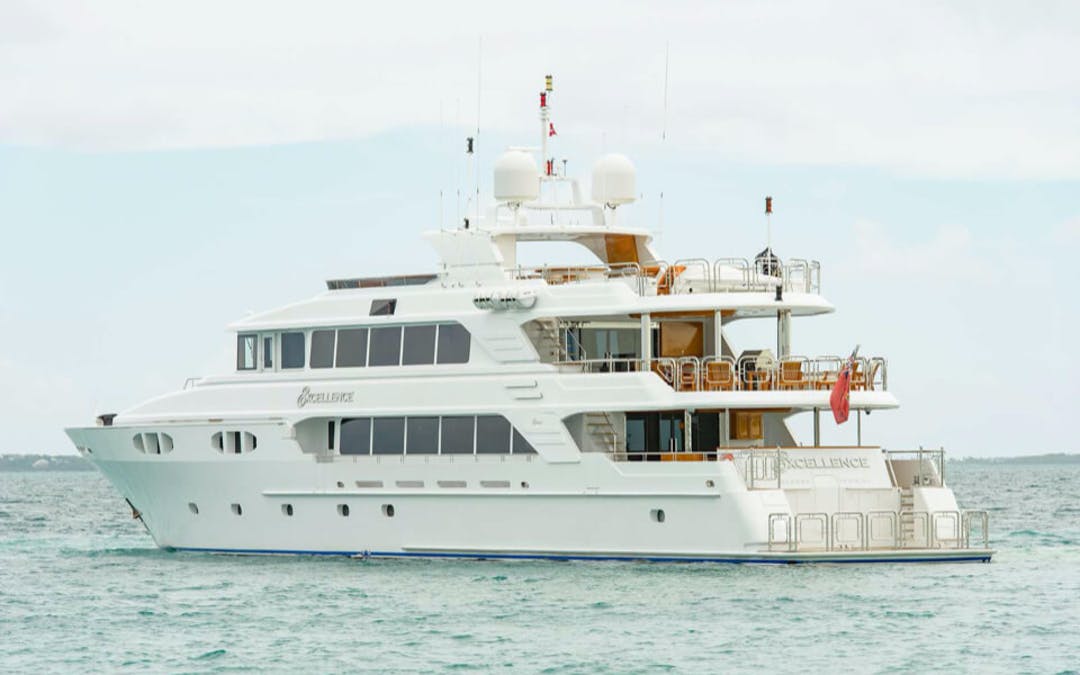 150 Richmond luxury charter yacht - Bayside Marketplace, Biscayne Boulevard, Miami, FL, USA