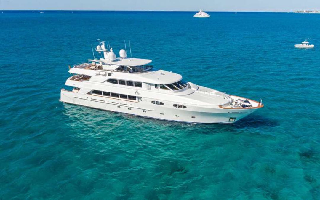 138 Richmond Yachts luxury charter yacht - Atlantis Bahamas, Paradise Island, Bahamas