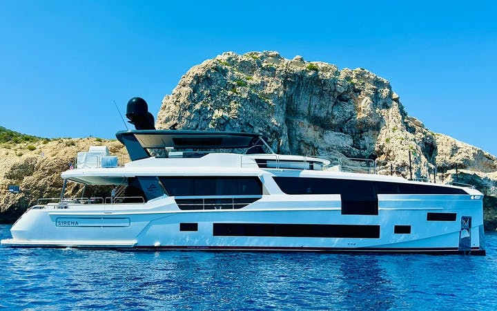 88 Sirena luxury charter yacht - Turnberry Marina, Turnberry Way, Aventura, FL, USA